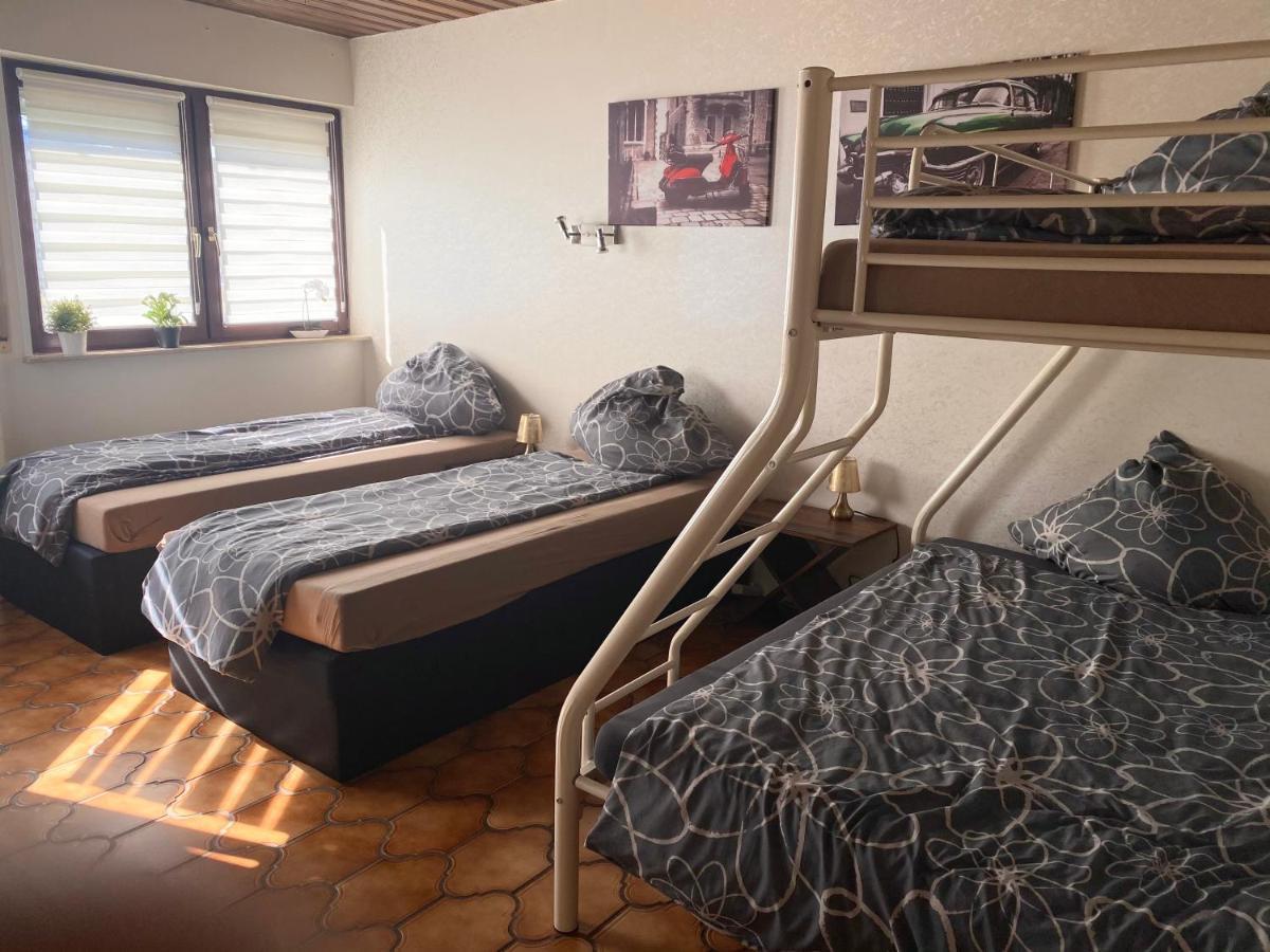Apartments Rhona III Und IV Neunkirchen City Екстер'єр фото
