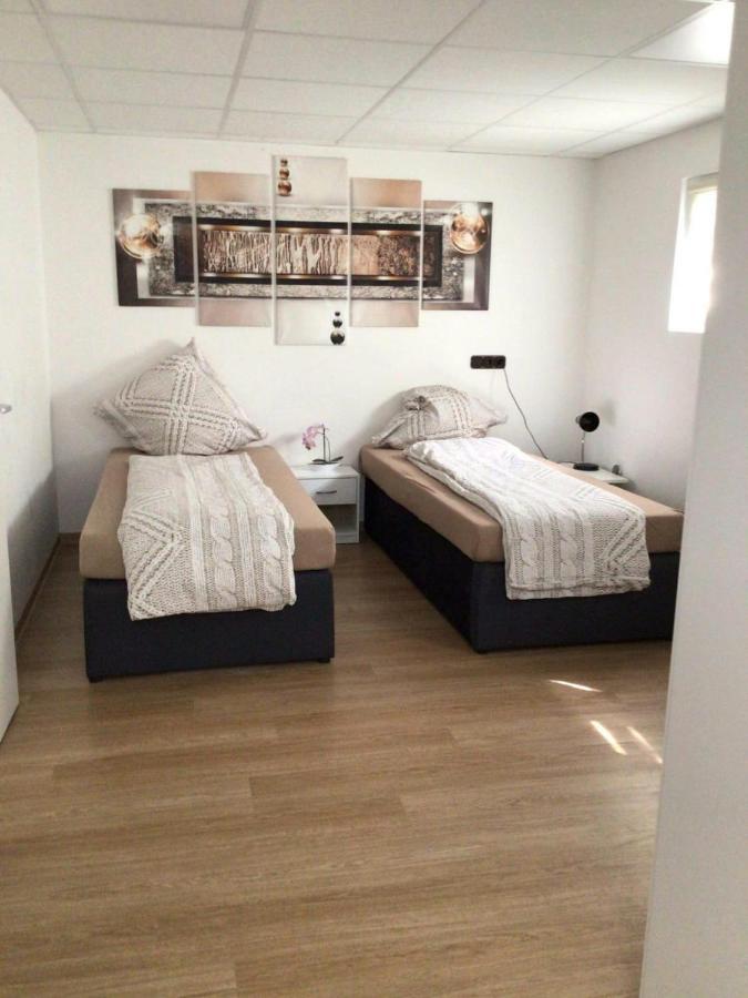 Apartments Rhona III Und IV Neunkirchen City Екстер'єр фото